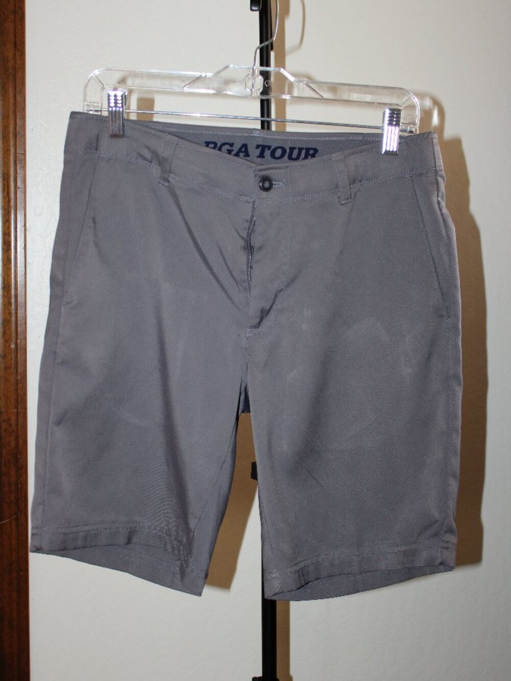 PGA TOUR Gray Flat Front Golf Shorts Men’s Size 32